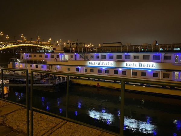 Grand Jules Boat Hotel — Property