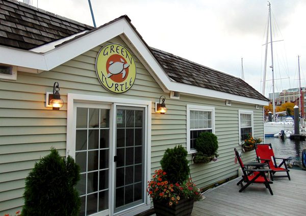Green Turtle Floating Bed and Breakfast — Property