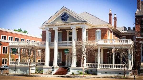 Guest House Mansion Inn Natchez Mississippi — Property