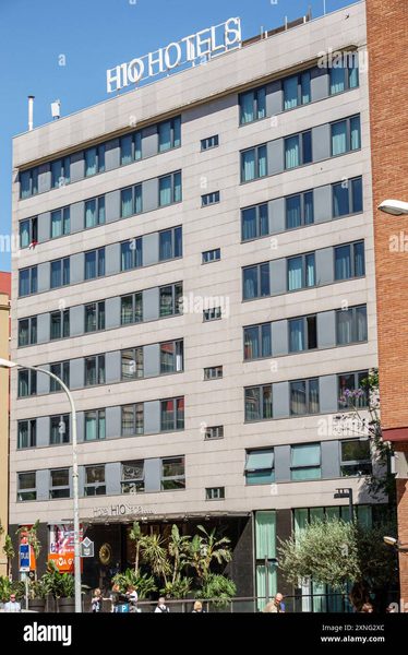 H10 Universitat — Property