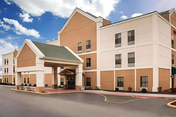 Halsted Inn and Suites Harvey Chicago Southland — Property