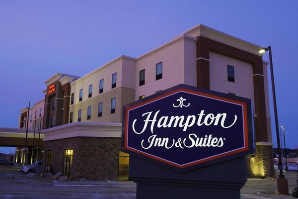 Hampton Inn and Suites Bismarck Northwest — Property
