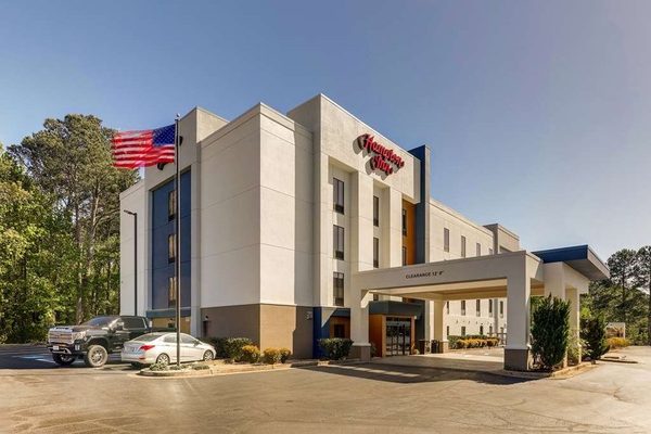Hampton Inn Cumming — Property