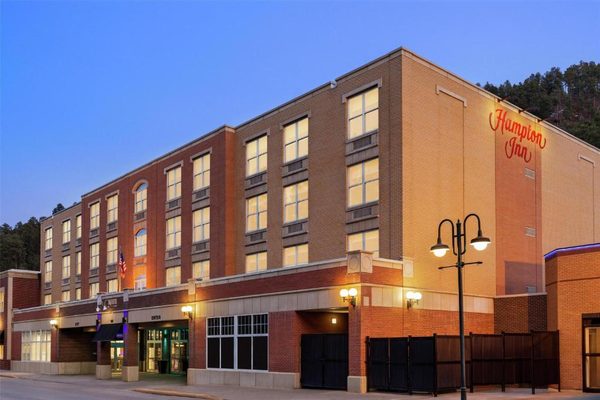 Hampton Inn Deadwood At Tin Lizzie Gaming Resort — Property