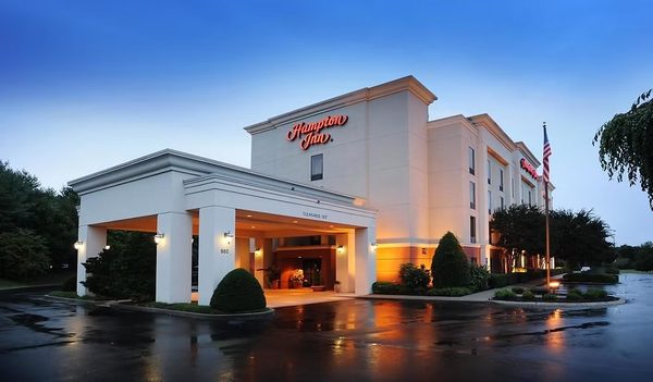 Hampton Inn Gallatin — Property