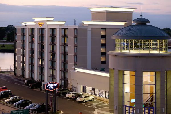 Hampton Inn Green Bay Downtown — Property