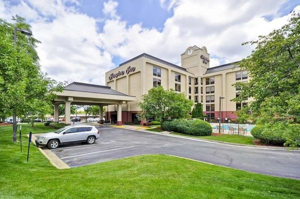 Hampton Inn Kansas City Overland Park — Property