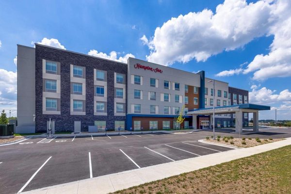 Hampton Inn Kansas City Southeast — Property