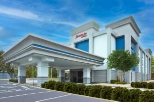 Hampton Inn Memphis Poplar — Property