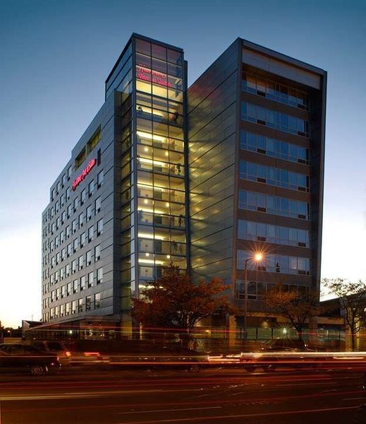 Hampton Inn Suites Boston Crosstown Center — Property