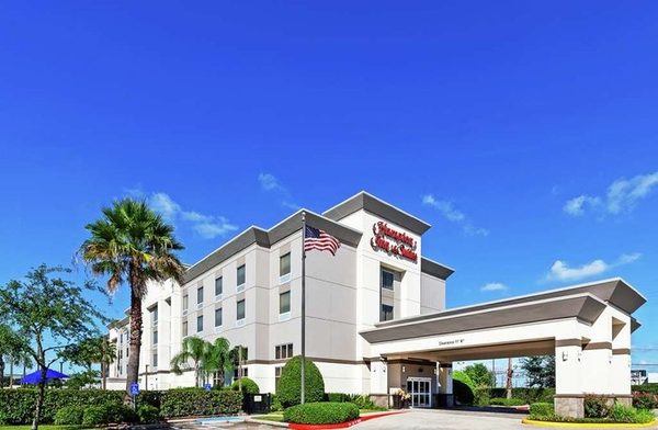 Hampton Inn Suites Houston bush Intercontinental Aprt — Property