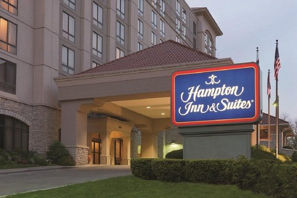 Hampton Inn Suites Kansas City Country Club Plaza Kansas City Missouri — Property