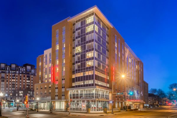 Hampton Inn Suites Madison Downtown Madison Wisconsin — Property