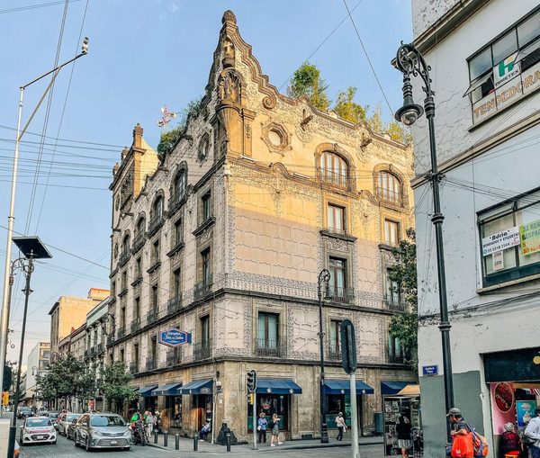 Hampton Inn Suites Mexico City Centro Historico — Property