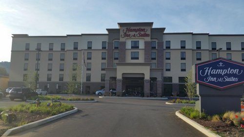 Hampton Inn Suites Pittsburgh Harmarville — Property