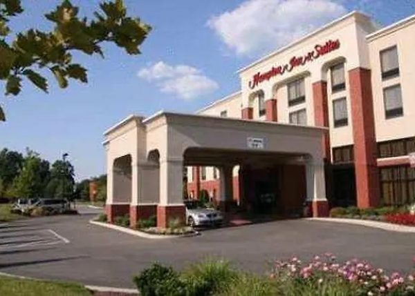 Hampton Inn Suites Richmond Downtown — Property