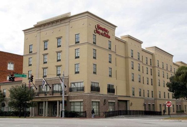 Hampton Inn Suites Savannah Historic District — Property