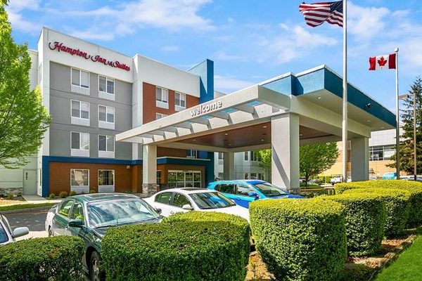 Hampton Inn Suites Seattle north lynnwood — Property