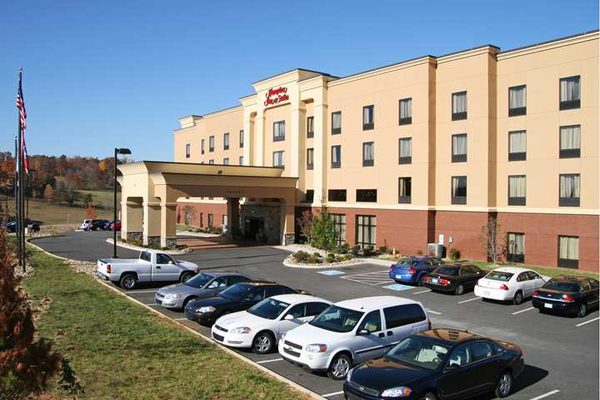 Hampton Inn Suites Sevierville Stadium Drive — Property