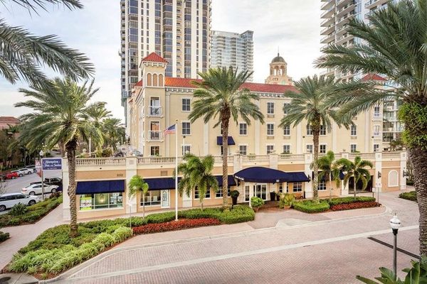 Hampton Inn Suites St Petersburg Downtown — Property