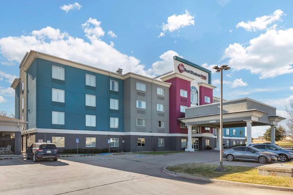Hampton Inn Suites Stephenville — Property