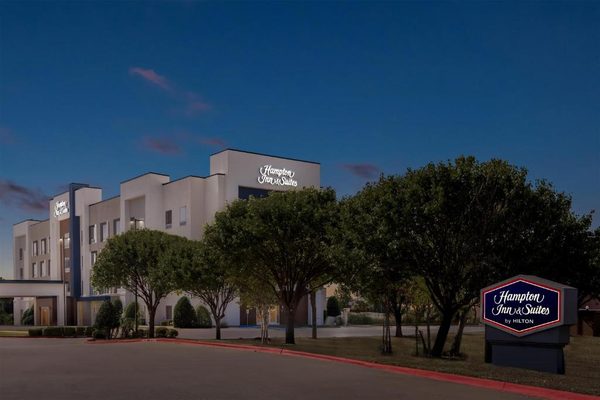 Hampton Inn Suites Waxahachie — Property