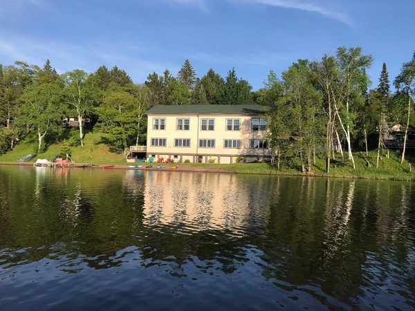 Hanging Horn Lakeside Resort Hotel Moose Lake Minnesota — Property