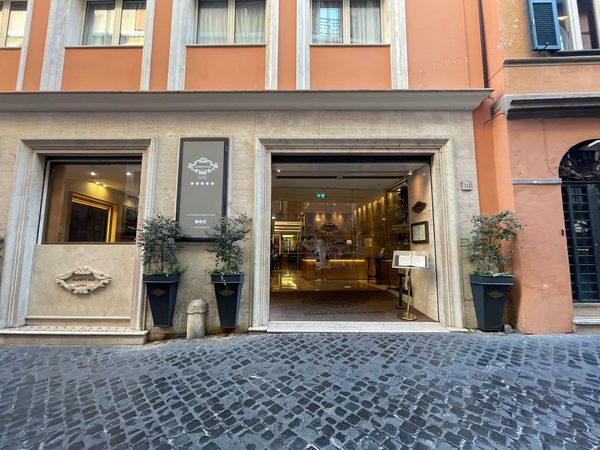 Harry s Bar Trevi Hotel Restaurant — Property