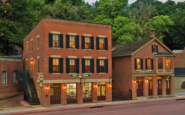 Hawk Valley Retreat Cottages Galena Illinois — Property