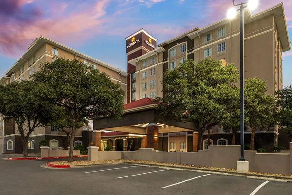Heritage Inn Suites San Antonio Airport Trademark Wyndham — Property