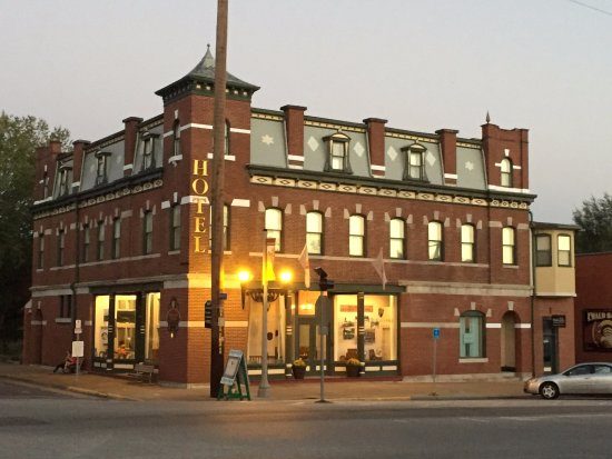 Hermann Crown Suites Hermann Missouri — Property