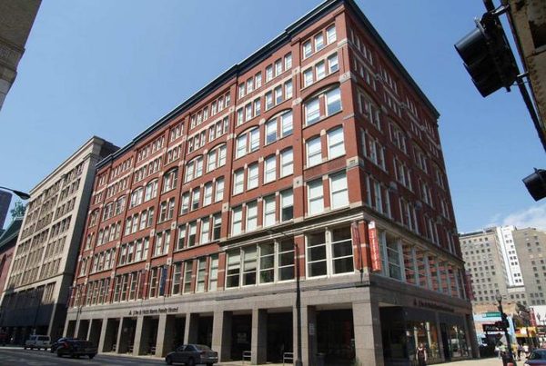 HI Chicago The J Ira and Nicki Harris Family Hostel Chicago Illinois — Property