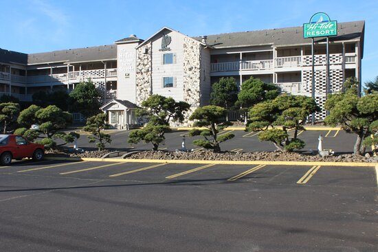 Hi tide Oceanfront Inn — Property
