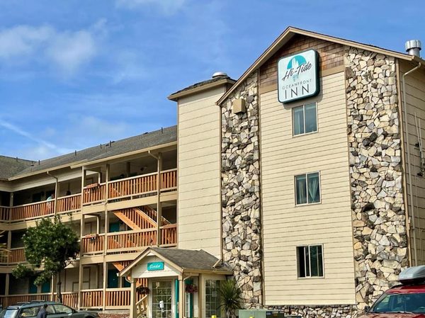 Hi tide Oceanfront Inn — Property