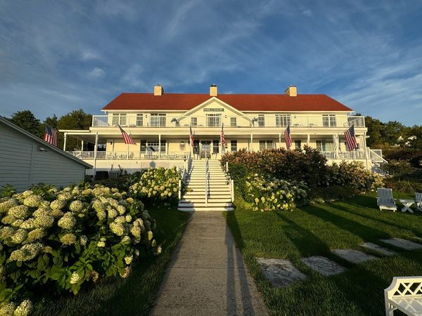 Hillside Waterfront Hotel — Property