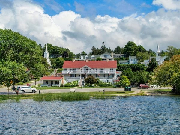 Hillside Waterfront Hotel — Property