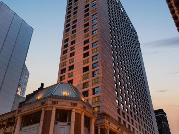 Hilton Chicago Magnificent Mile Suites Chicago Illinois — Property