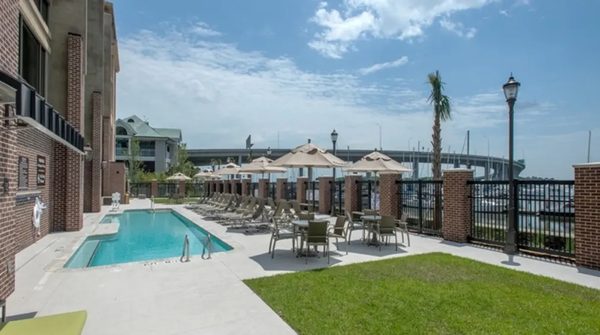 Hilton Garden Inn Charleston Waterfront downtown — Property
