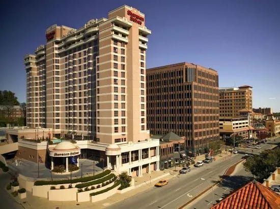 Hilton Kansas City Country Club Plaza — Property