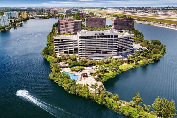 Hilton Miami Airport Blue Lagoon Miami Florida — Property