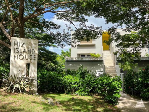 Hix Island House — Property