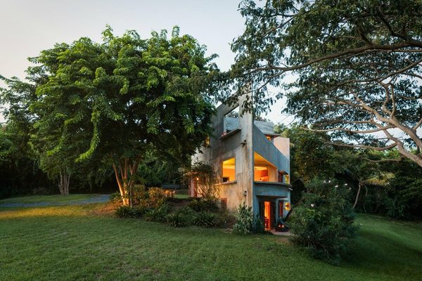 Hix Island House — Property