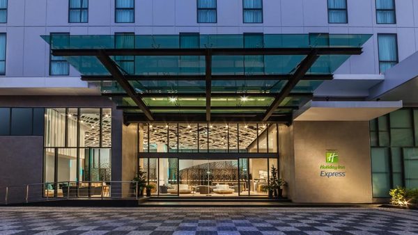 Holiday Inn Express Bangkok Soi Soonvijai By IHG — Property