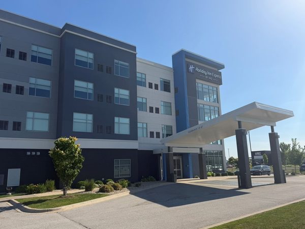 Holiday Inn Express Bettendorf Davenport NE — Property