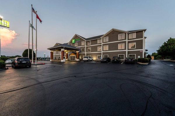 Holiday Inn Express Dandridge by IHG — Property