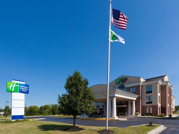 Holiday Inn Express Hotel Suites Dover — Property