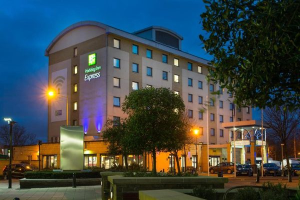 Holiday Inn Express London Wandsworth By IHG London England — Property