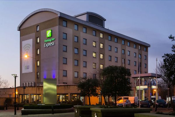 Holiday Inn Express London Wandsworth By IHG London England — Property