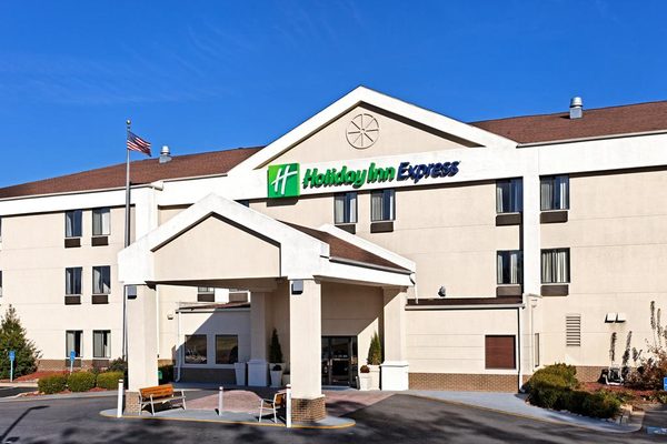 Holiday Inn Express Metropolis by IHG — Property