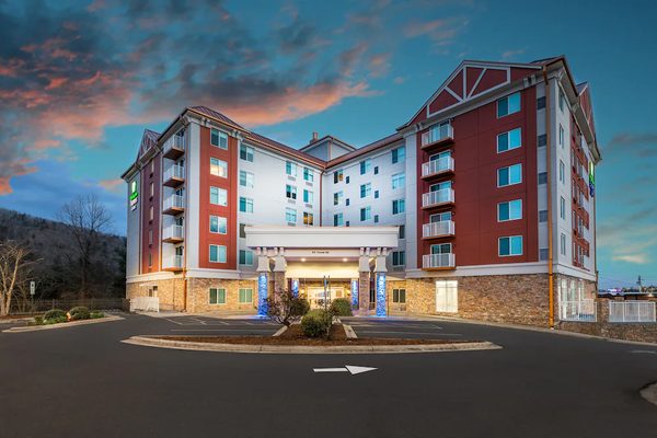 Holiday Inn Express Suites Asheville Downtown By IHG Asheville North Carolina — Property